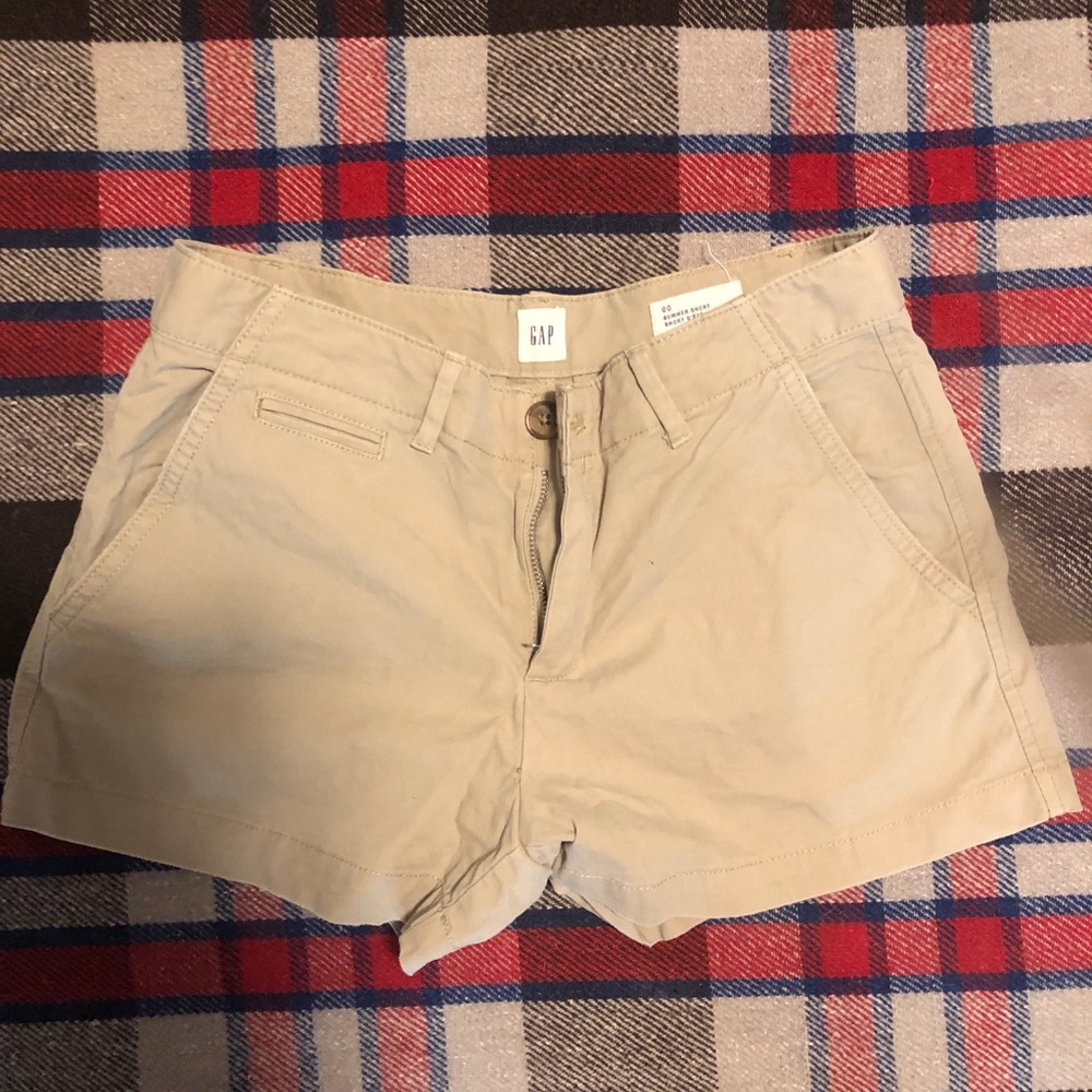 Gap khaki shorts